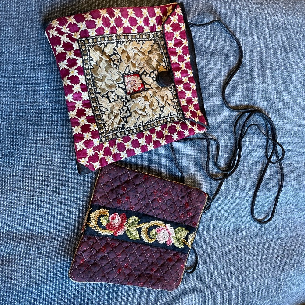 Elegant Floral Embroidered Crossbody Bag - Red and Cream